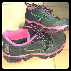 Mizuno 4 running shoes